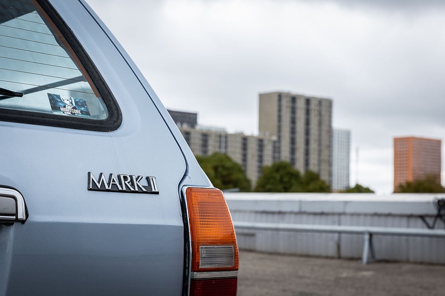 Рожденный ползать, но устремленный в небо: опыт владения Toyota Mark II (X60) 1983 года